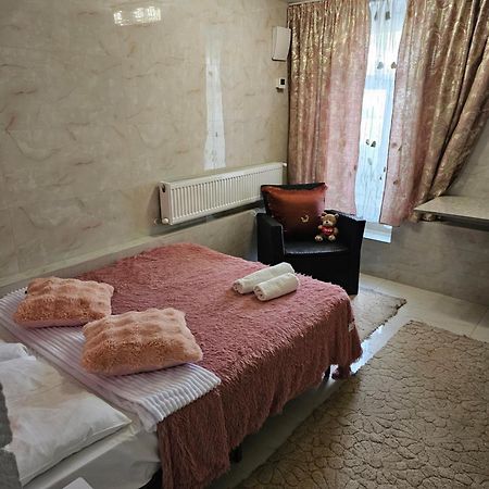 Rose Studio Chisinau Luaran gambar