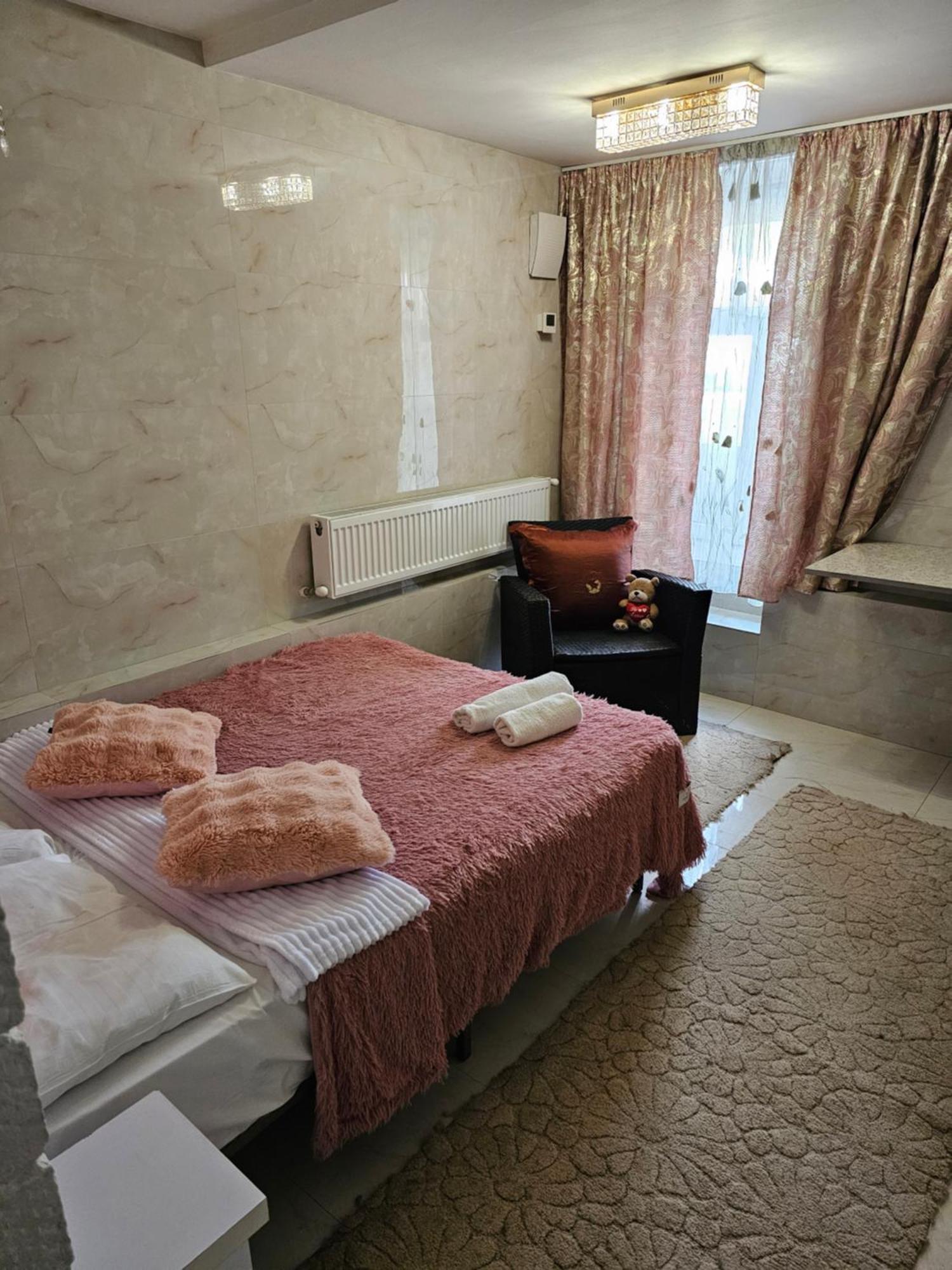 Rose Studio Chisinau Luaran gambar