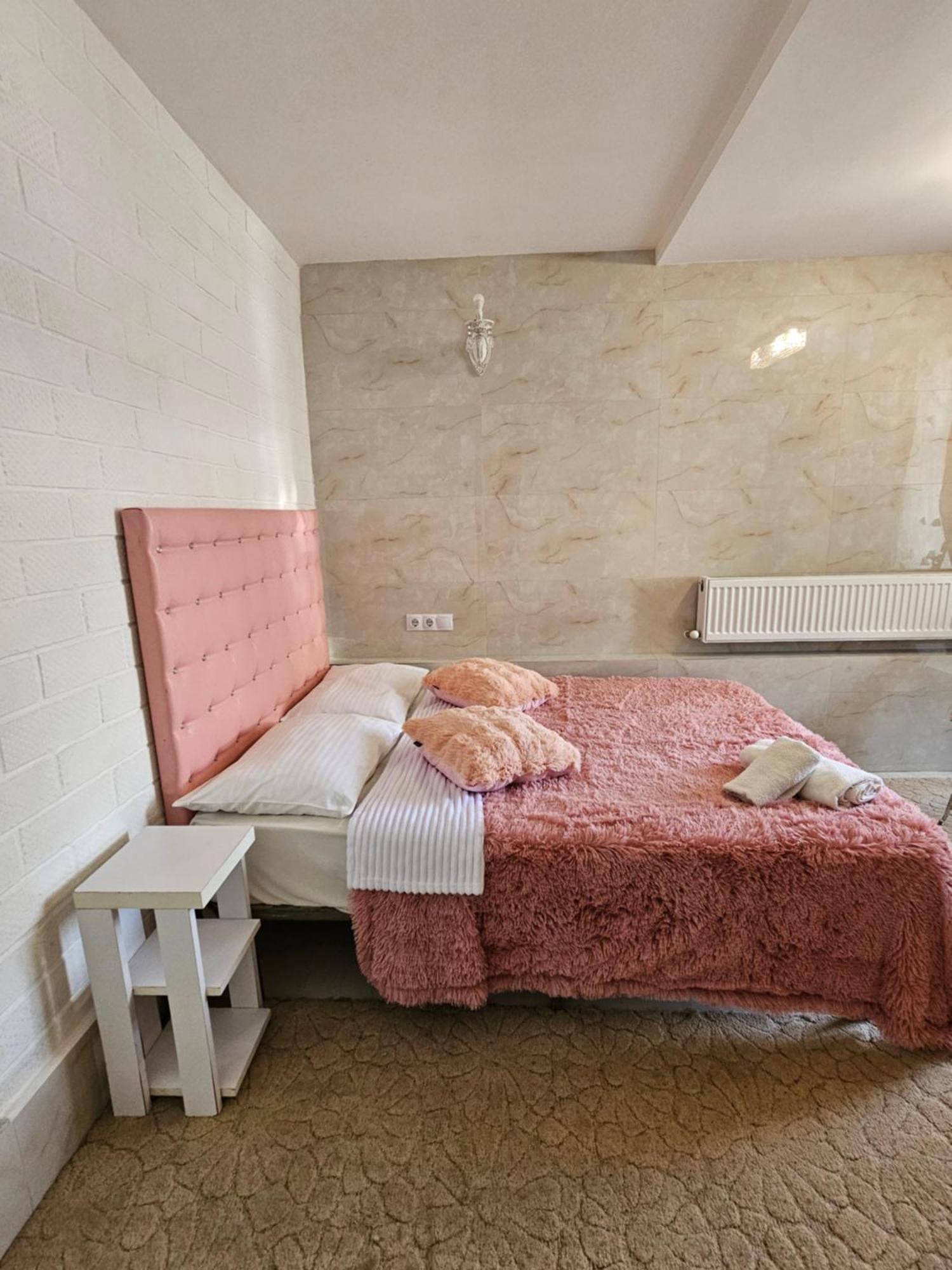 Rose Studio Chisinau Luaran gambar